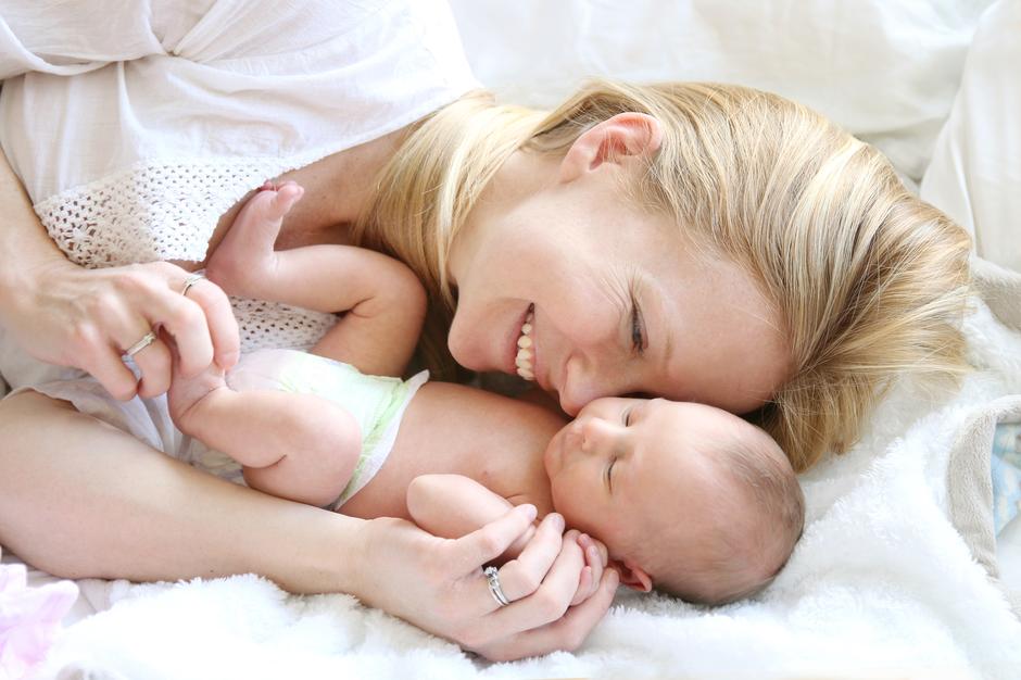 mama majka beba novorođenče | Author: Shutterstock