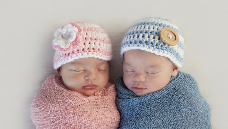blizanci beba bebe