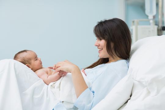 Beba rodilište mama porod bolnica