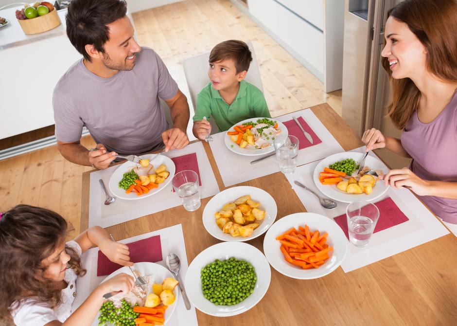 zdrava prehrana obrok djeca roditelji  | Author: Thinkstock