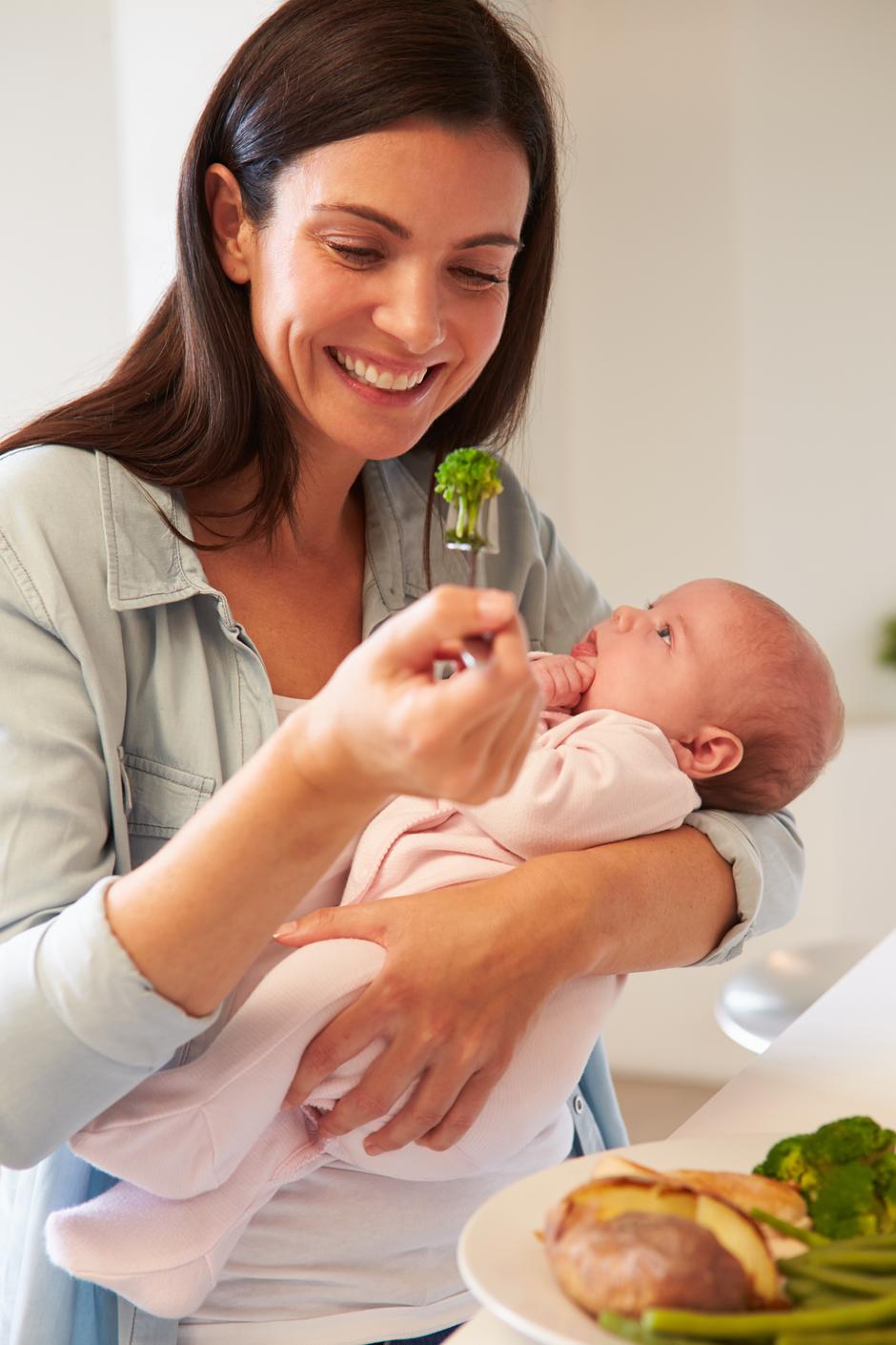 majka beba novorođenče hrana | Author: Thinkstock